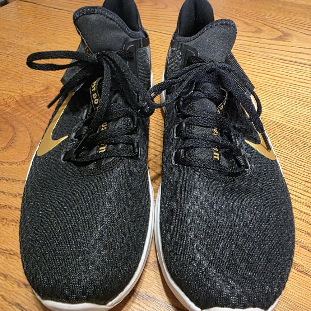 Womens Air Max Bella Black Athletic Sneakers with Gold Swoosh Size 12w/10.5m